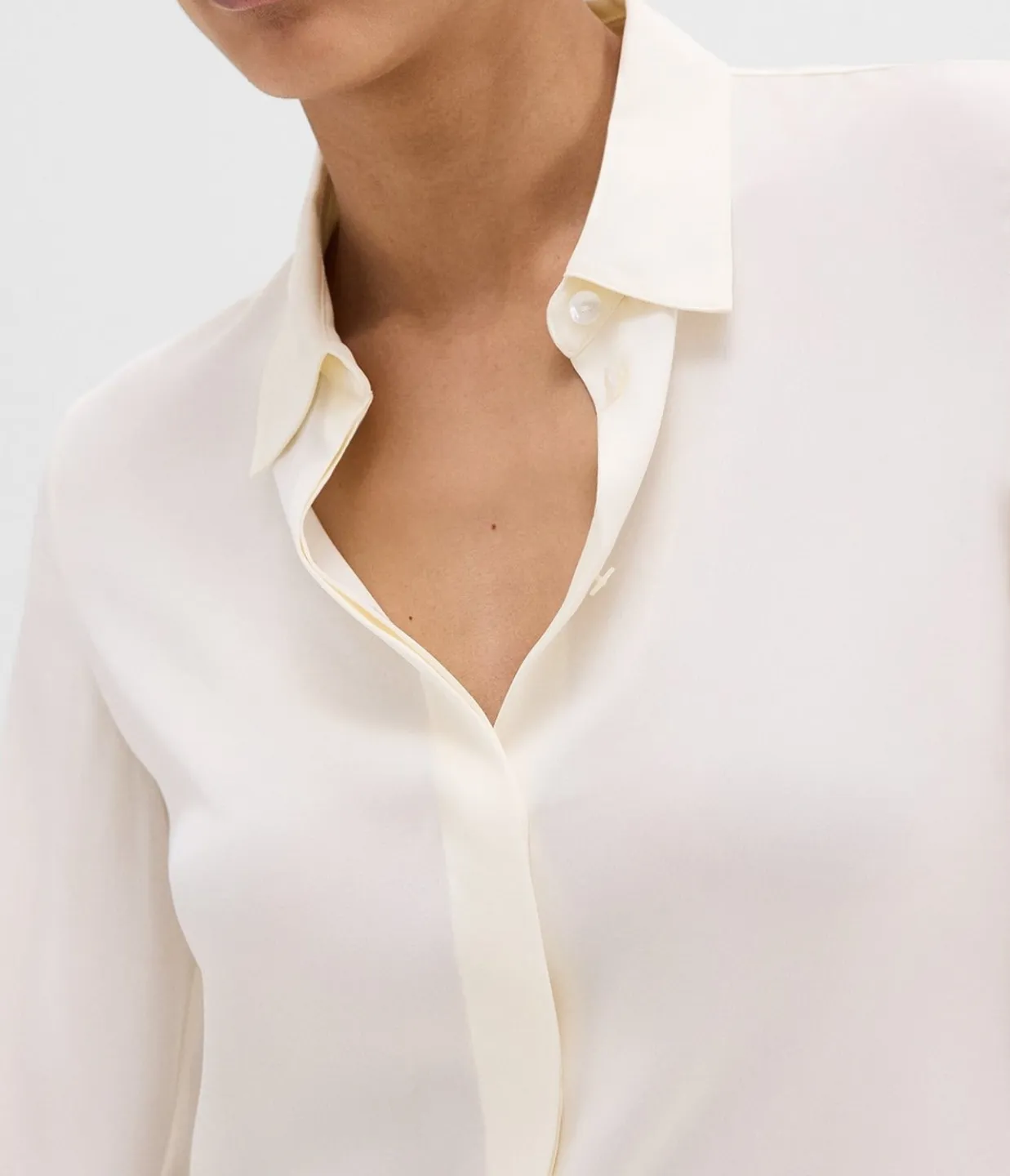 Classic Fitted Shirt in Ivory